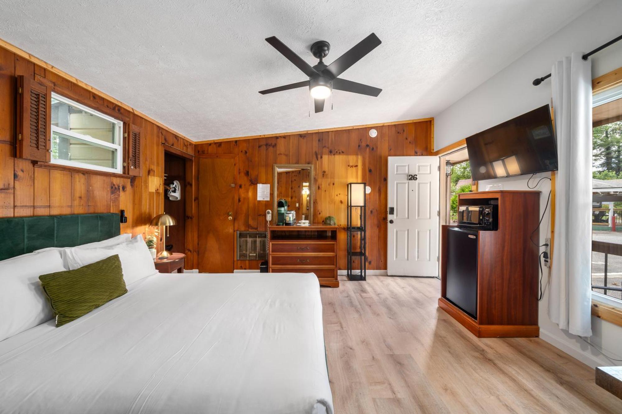 Cedarwood Inn 亨德森维尔 外观 照片