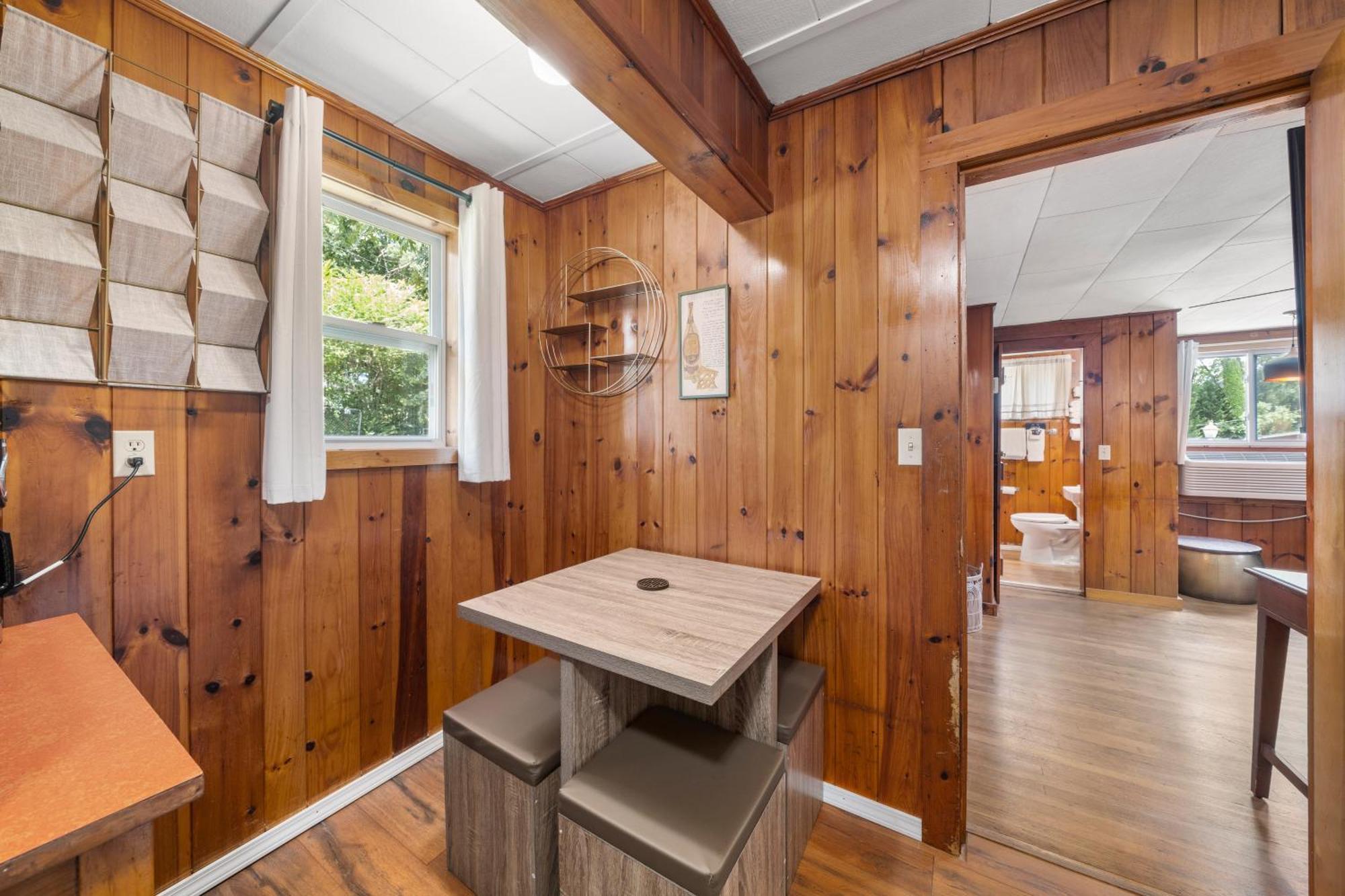 Cedarwood Inn 亨德森维尔 外观 照片