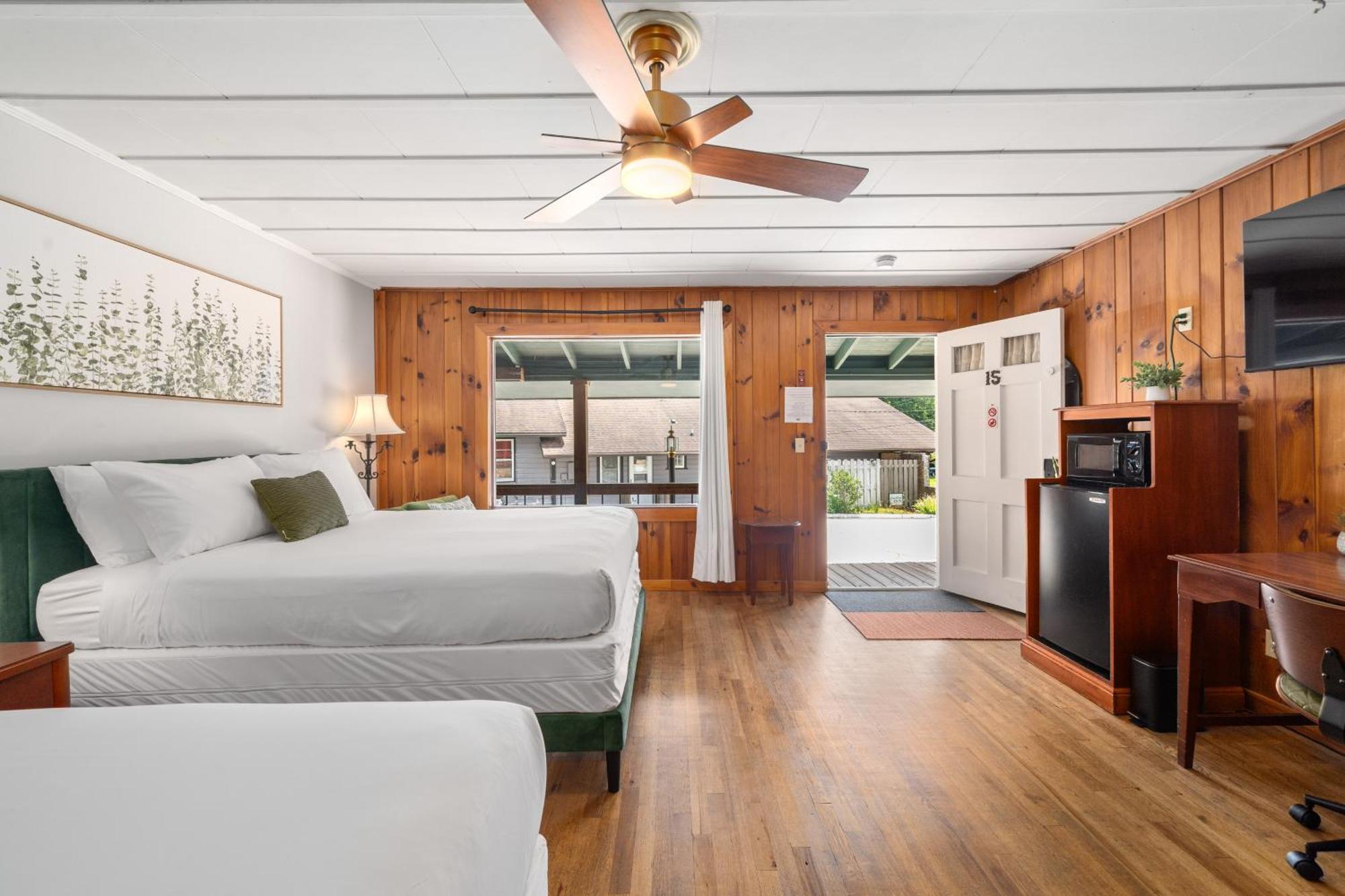 Cedarwood Inn 亨德森维尔 外观 照片