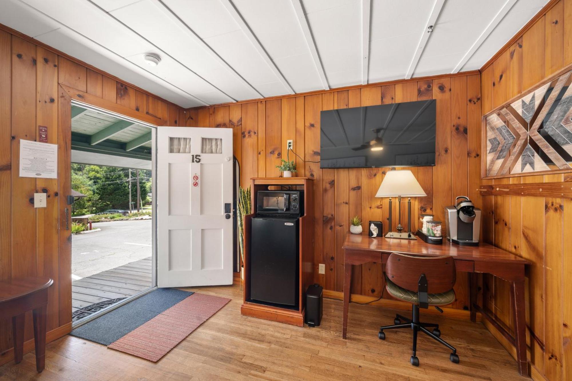 Cedarwood Inn 亨德森维尔 外观 照片