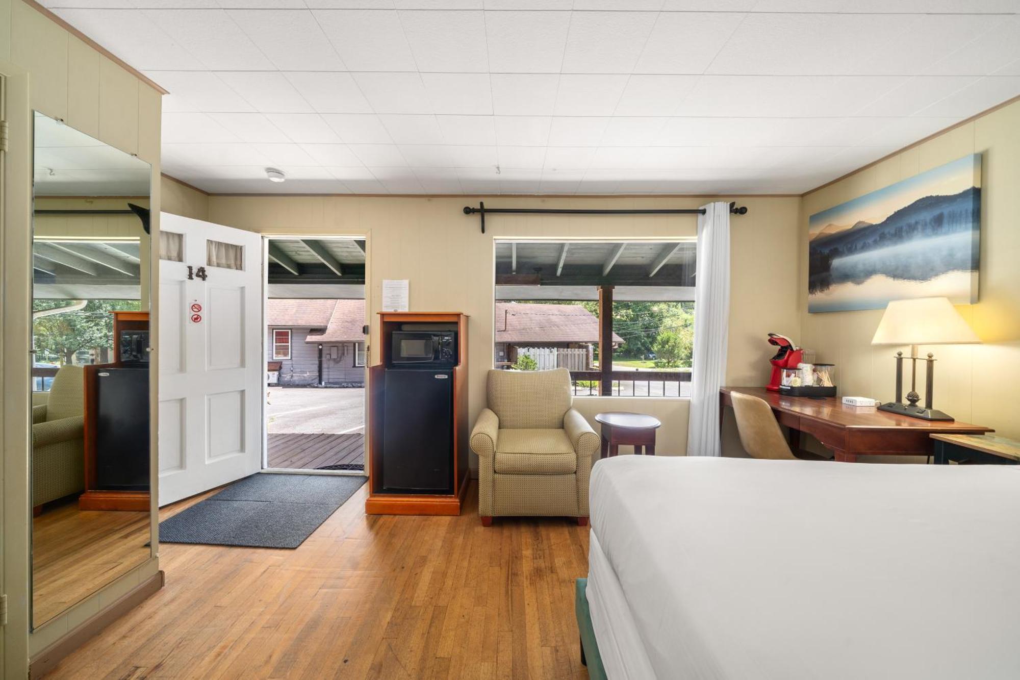 Cedarwood Inn 亨德森维尔 外观 照片