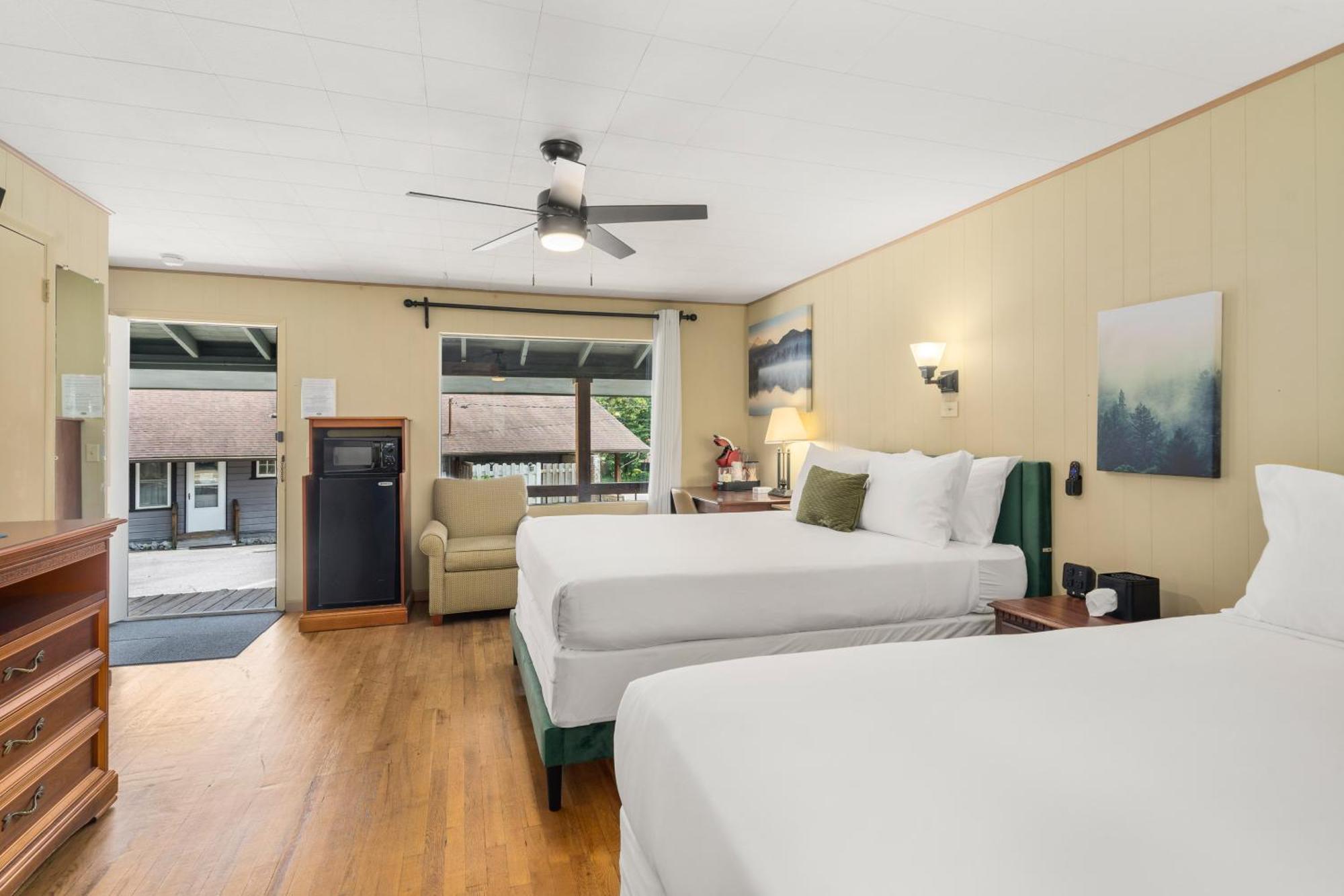 Cedarwood Inn 亨德森维尔 外观 照片