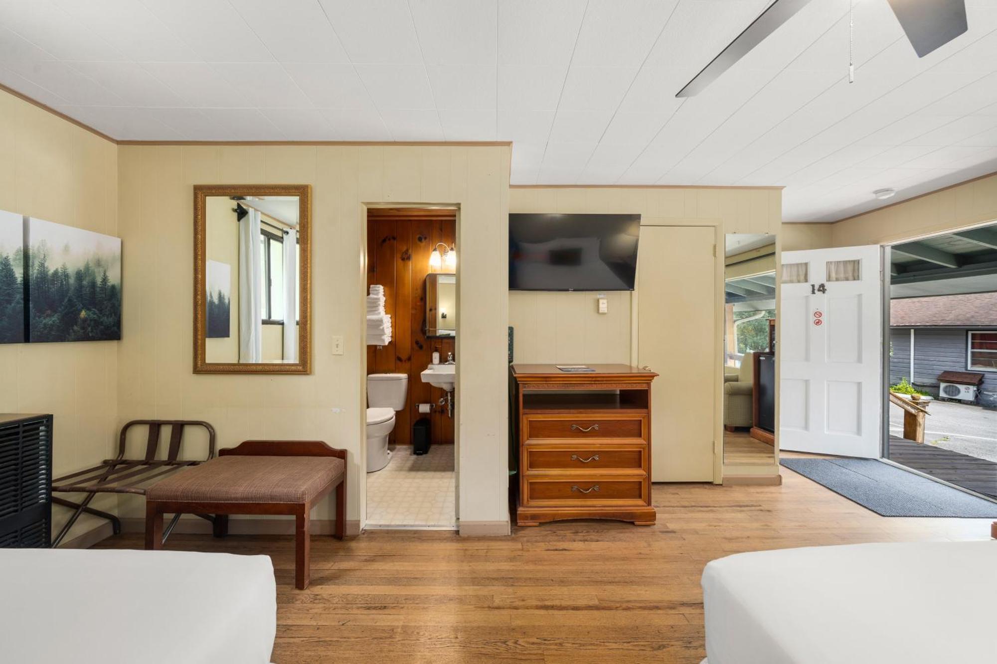 Cedarwood Inn 亨德森维尔 外观 照片