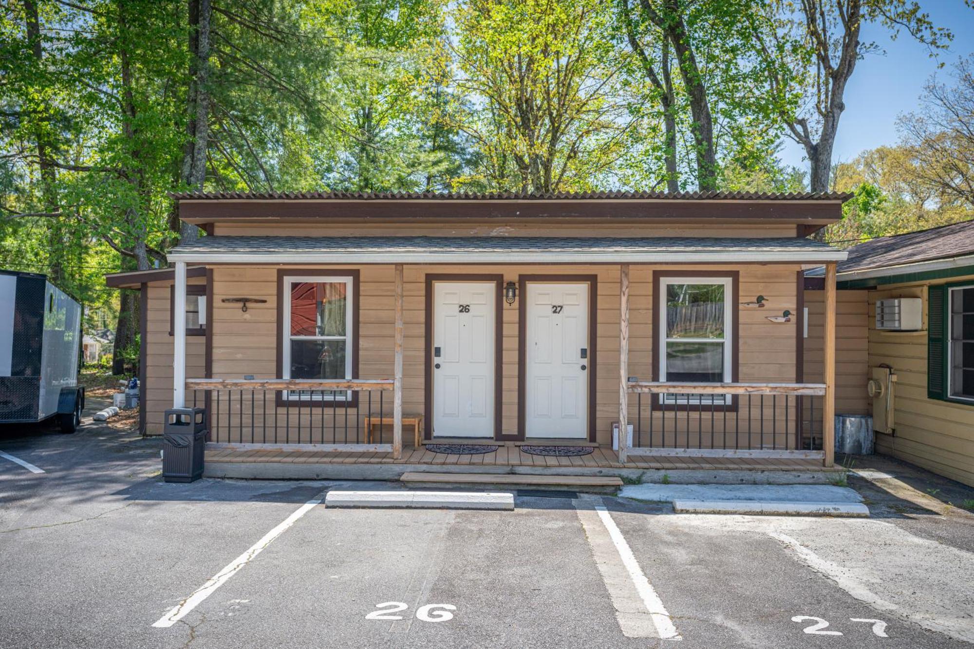 Cedarwood Inn 亨德森维尔 外观 照片